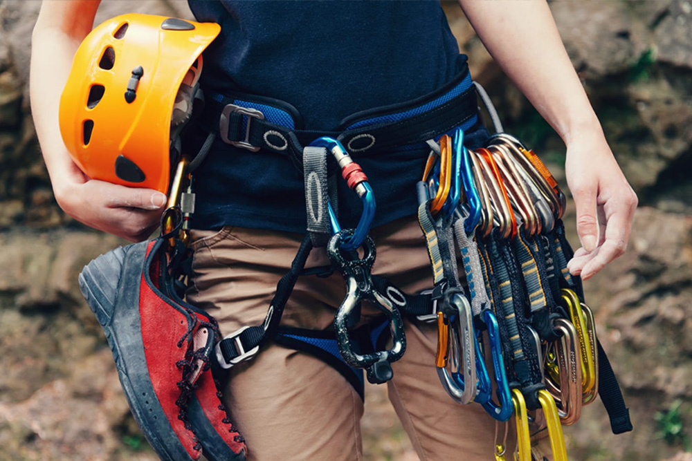 The correct way to wear a rock climbing seat belt